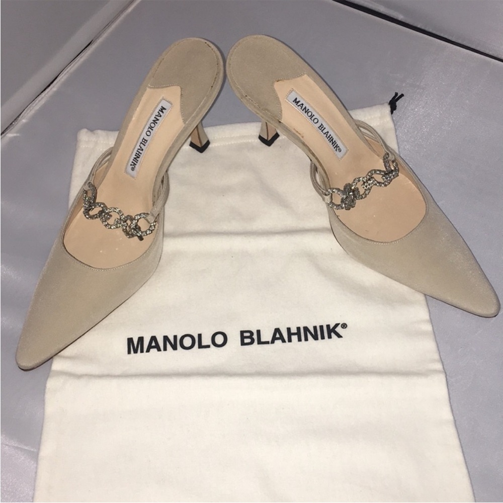Manolo Blahnik (authentic) Cream Pointed Toe Mules with Silver Chain - Picture 10 of 12